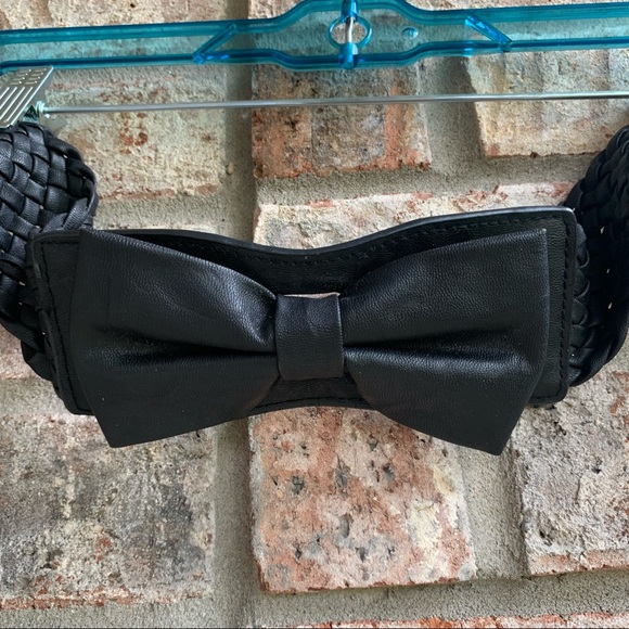 🍒💣 Faux leather pinup inspired bow belt - Picture 2 of 8